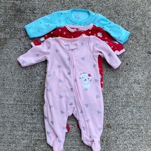 Newborn carters onesies pack of 3 good condition!!!